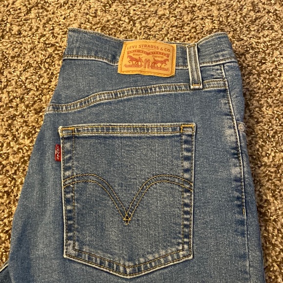 Levi’s High Washed Taper Jeans - Picture 1 of 3
